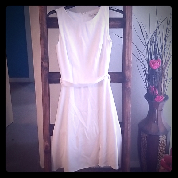 Super cute white dress - Picture 2 of 4